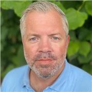 Native English speaker providing online training in language and culture for adults with a focus on business  for those relocating